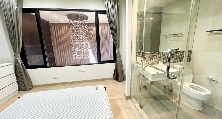 For rent 3 bedrooms condo in Khlong San, Bangkok