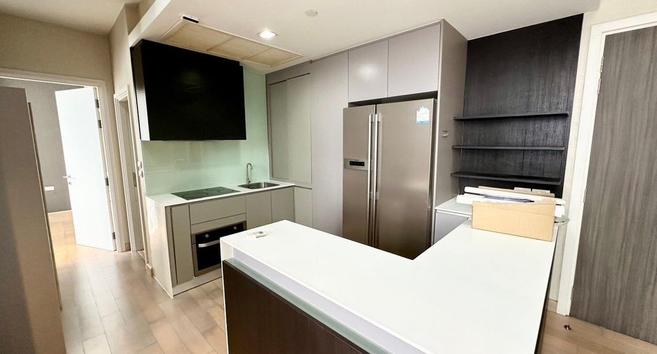 For rent 3 bedrooms condo in Khlong San, Bangkok
