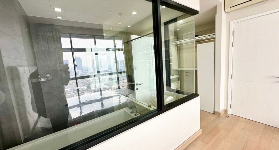 For rent 3 bedrooms condo in Khlong San, Bangkok