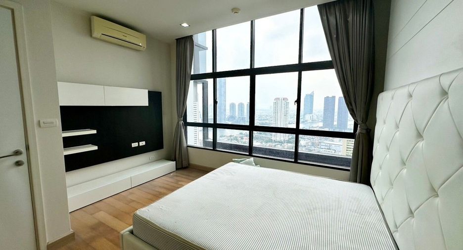 For rent 3 bedrooms condo in Khlong San, Bangkok