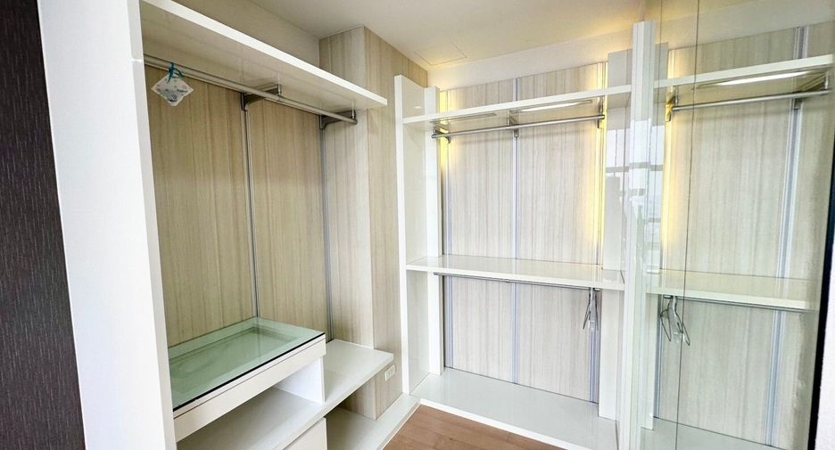 For rent 3 bedrooms condo in Khlong San, Bangkok