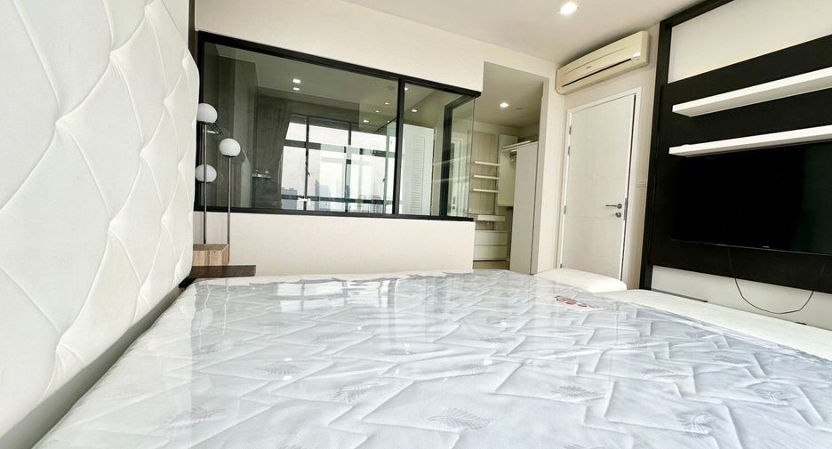 For rent 3 bedrooms condo in Khlong San, Bangkok
