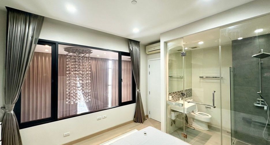 For rent 3 bedrooms condo in Khlong San, Bangkok