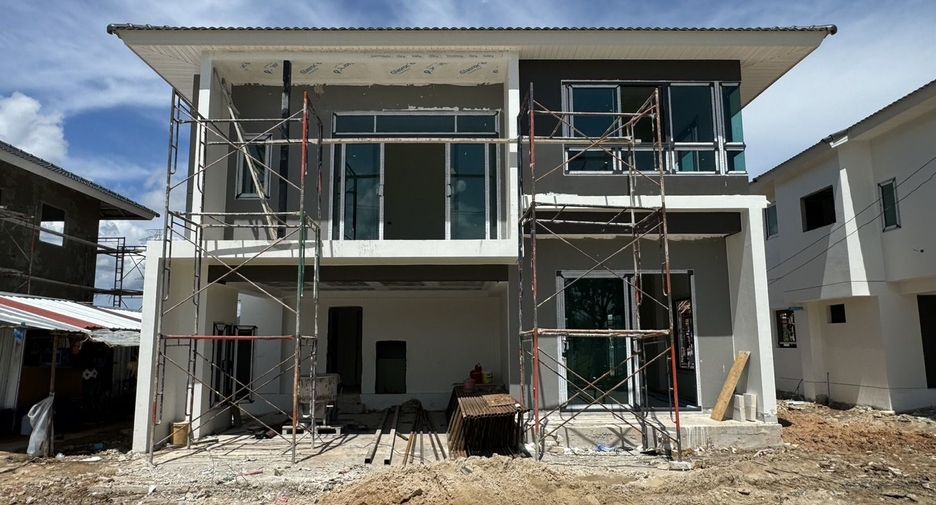 Haus zum Kauf mit 4 Zimmer in Mueang Phuket, Phuket
