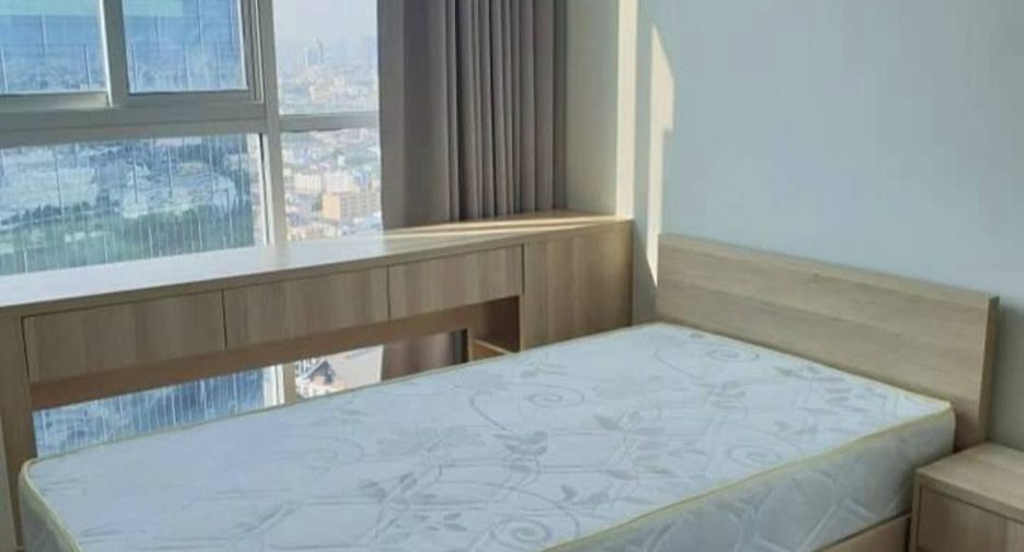 For rent 2 bedrooms condo in Huai Khwang, Bangkok
