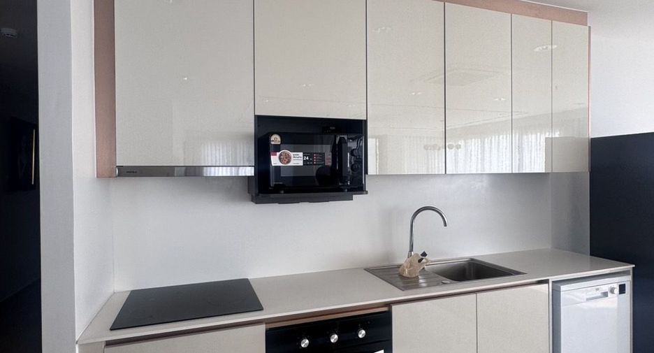For rent 4 bedrooms apartment in Sathon, Bangkok