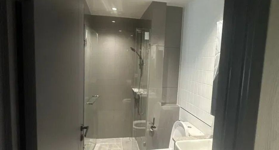 For rent 2 bedrooms condo in Bang Rak, Bangkok
