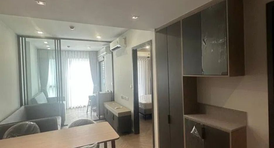 For rent 2 bedrooms condo in Bang Rak, Bangkok