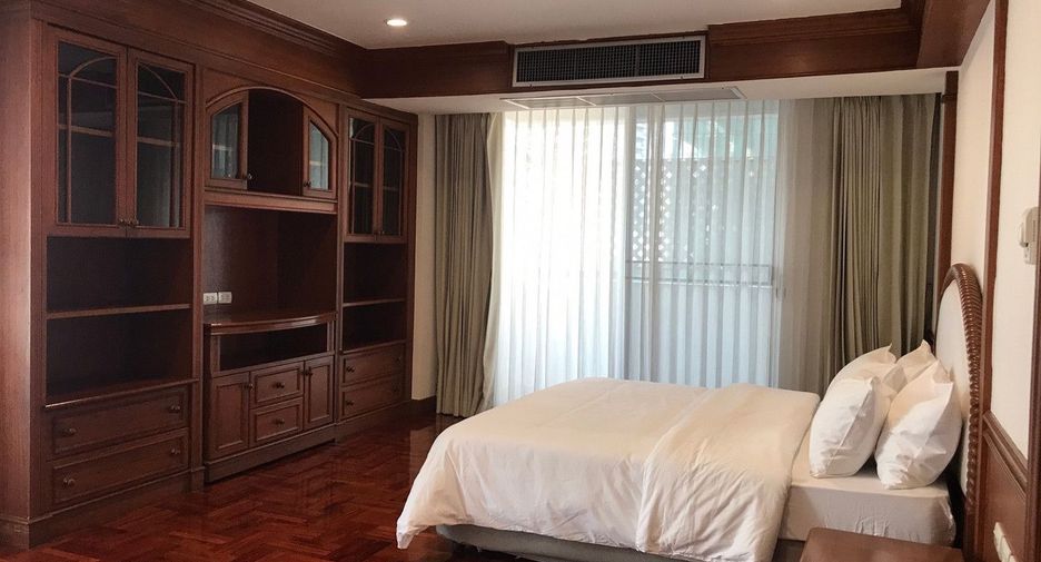 For rent 4 bedrooms condo in Khlong Toei, Bangkok