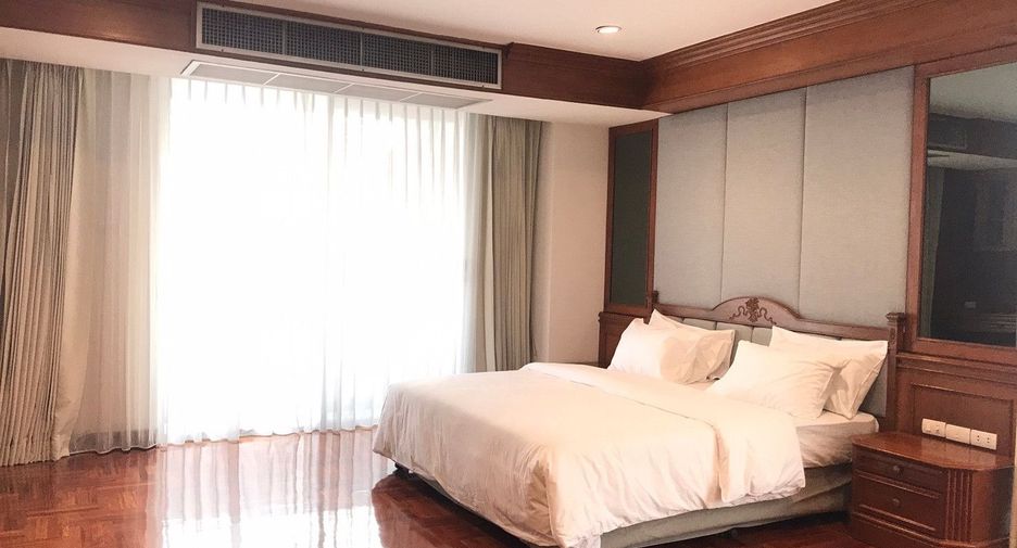 For rent 4 bedrooms condo in Khlong Toei, Bangkok