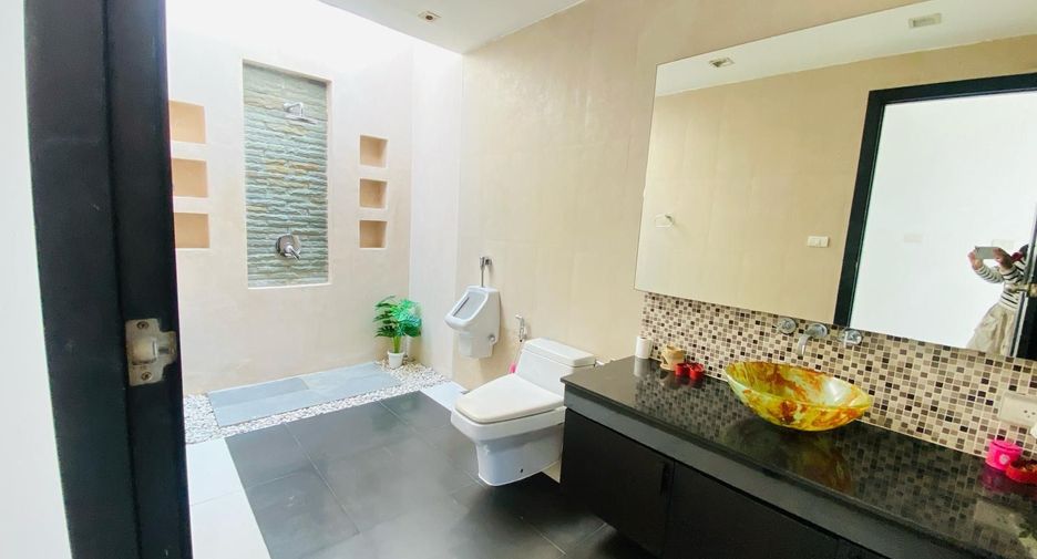 For rent 3 bedrooms villa in Mueang Phuket, Phuket
