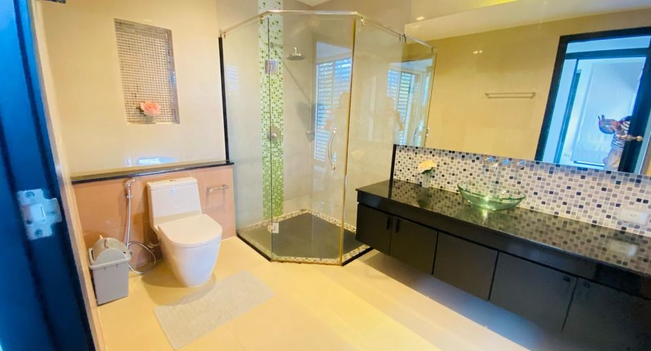 For rent 3 bedrooms villa in Mueang Phuket, Phuket