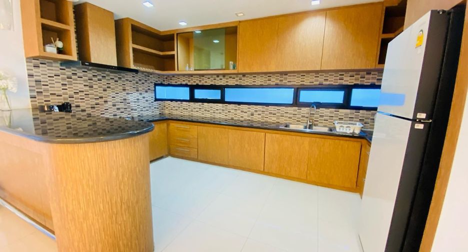 For rent 3 bedrooms villa in Mueang Phuket, Phuket
