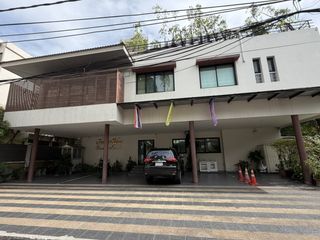 À louer 3 chambres maison à Khlong Toei, Bangkok
