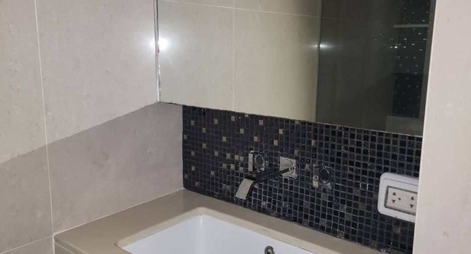 For rent 2 bedrooms condo in Sathon, Bangkok