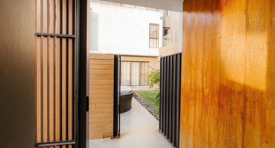 For rent 4 bedrooms house in Bang Na, Bangkok