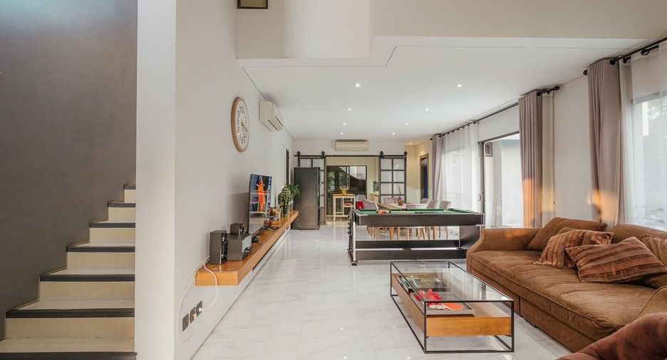 For rent 4 bedrooms house in Bang Na, Bangkok
