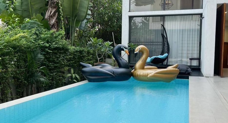 For rent 4 bedrooms house in Bang Na, Bangkok