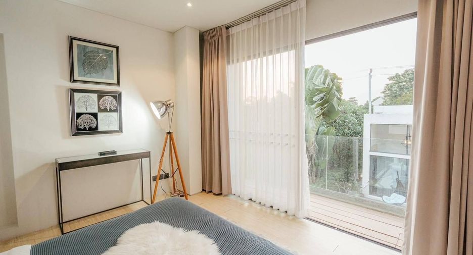 For rent 4 bedrooms house in Bang Na, Bangkok