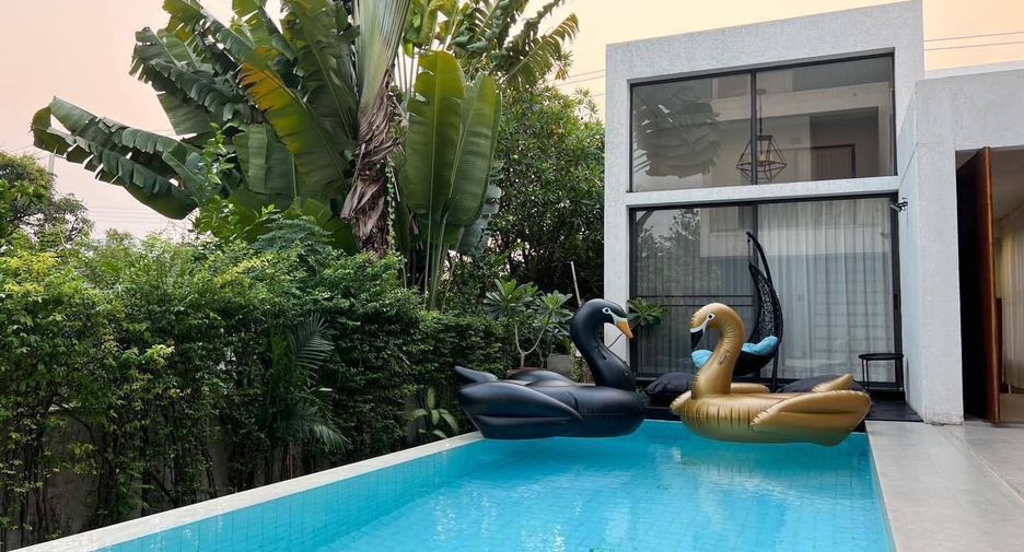 For rent 4 bedrooms house in Bang Na, Bangkok