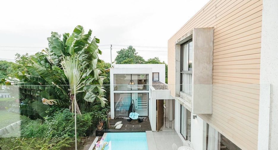 For rent 4 bedrooms house in Bang Na, Bangkok