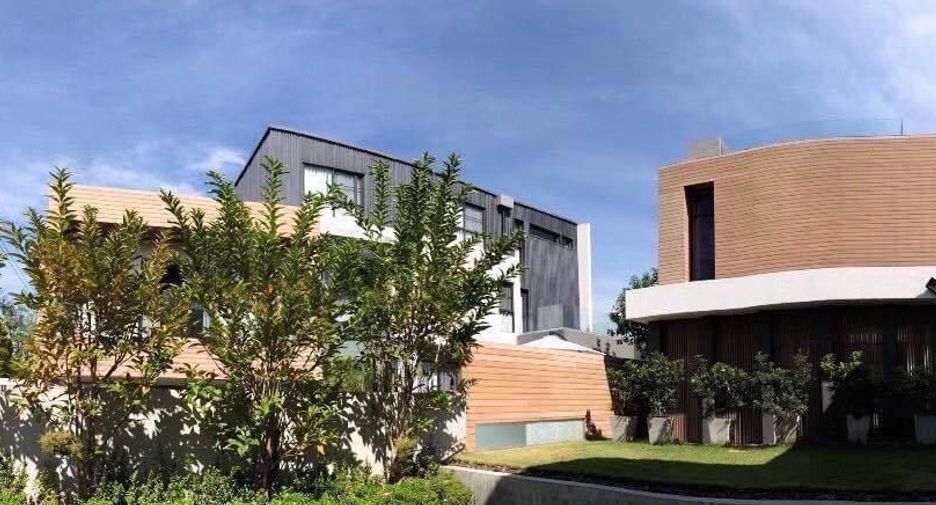 For rent 4 bedrooms house in Bang Na, Bangkok