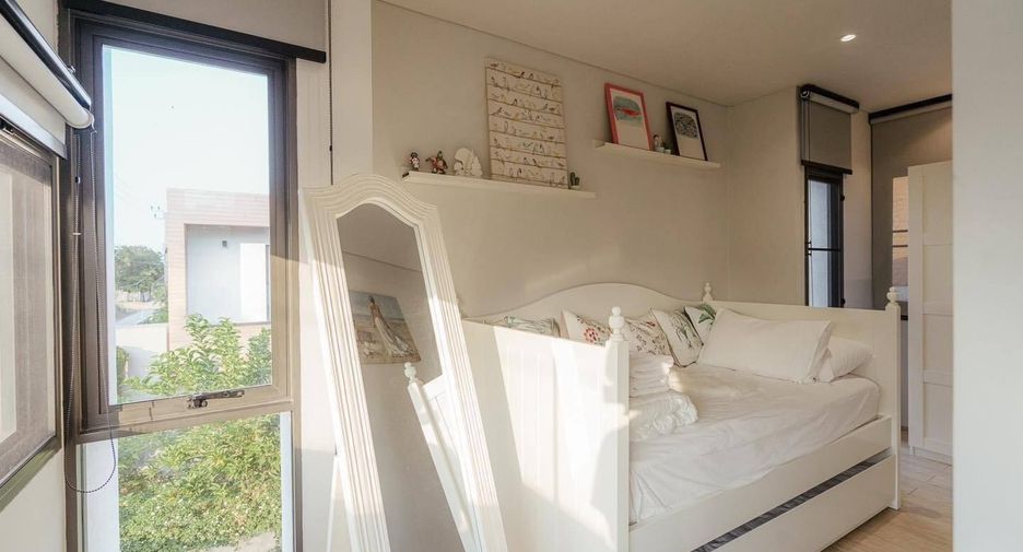 For rent 4 bedrooms house in Bang Na, Bangkok