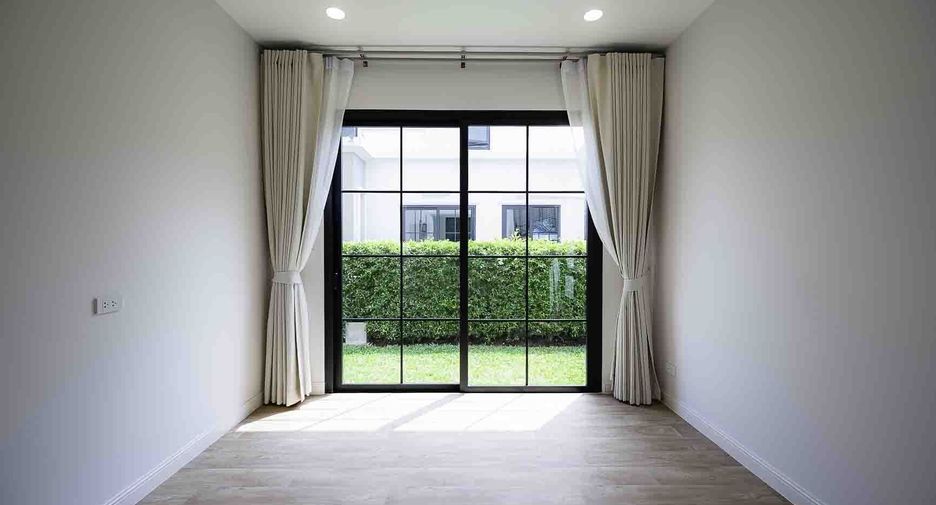 For rent 4 bedrooms house in Saphan Sung, Bangkok