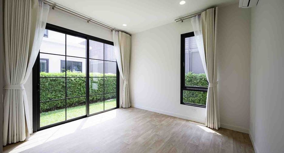 For rent 4 bedrooms house in Saphan Sung, Bangkok