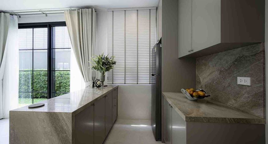 For rent 4 bedrooms house in Saphan Sung, Bangkok
