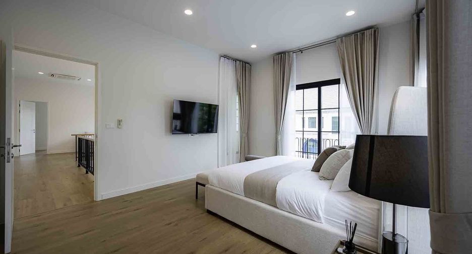 For rent 4 bedrooms house in Saphan Sung, Bangkok