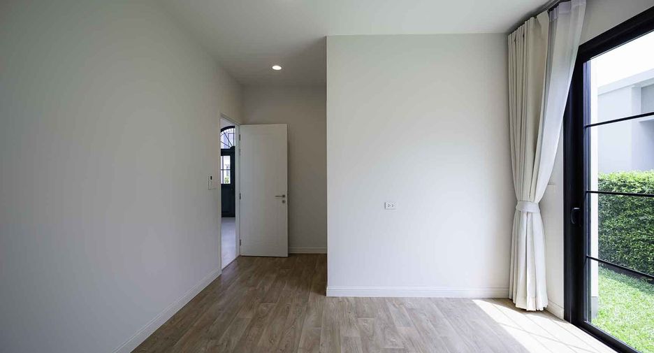 For rent 4 bedrooms house in Saphan Sung, Bangkok