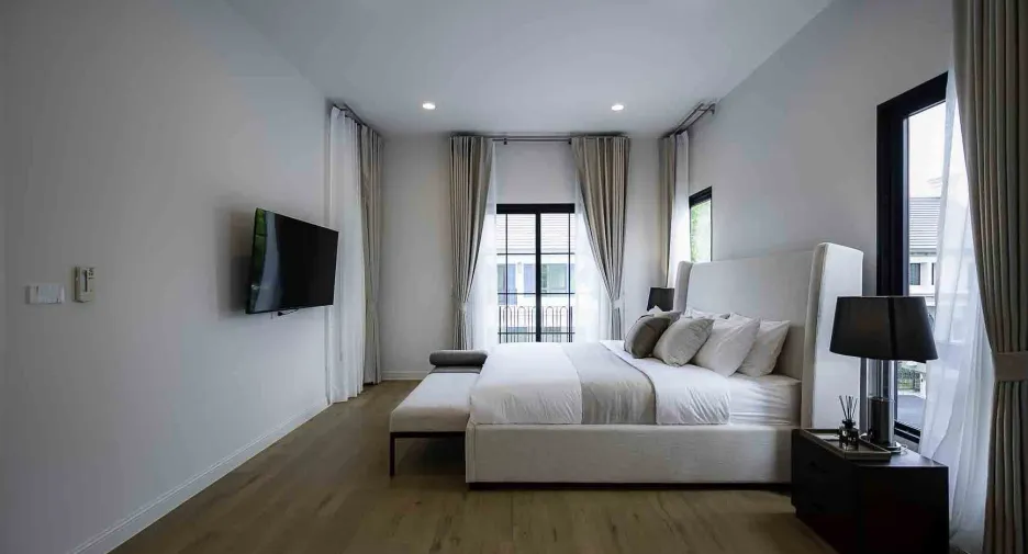 For rent 4 bedrooms house in Saphan Sung, Bangkok