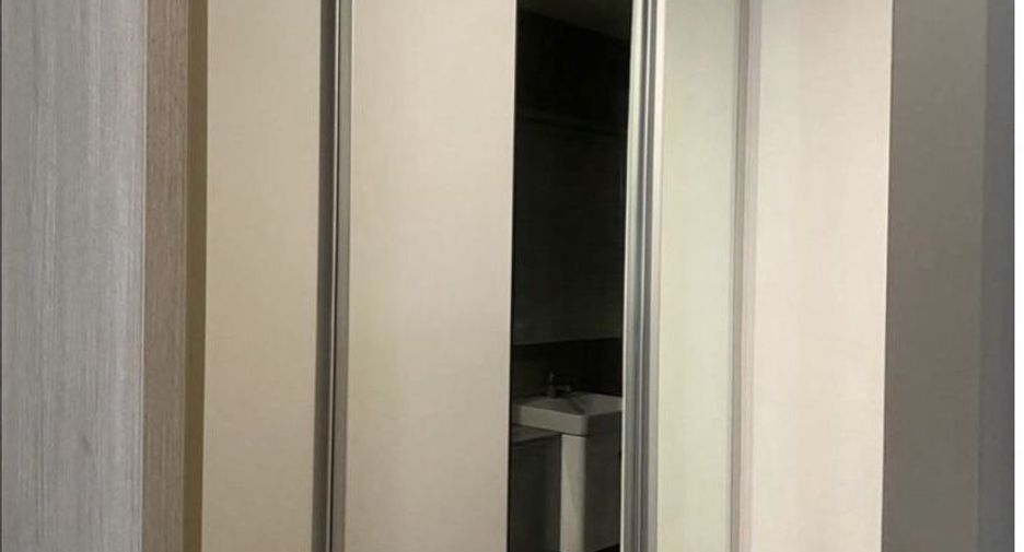 For rent studio condo in Pathum Wan, Bangkok