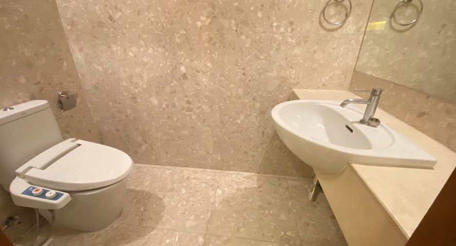 Condo en alquiler de 3 habitaciones en Watthana, Bangkok