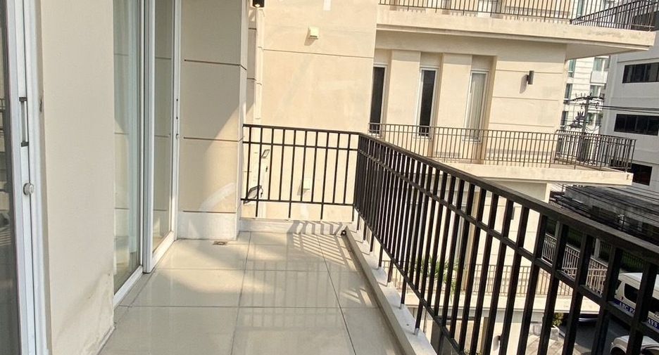 Condo en alquiler de 3 habitaciones en Watthana, Bangkok