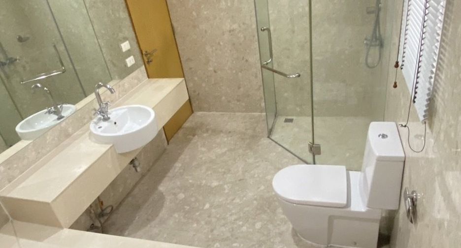 Condo en alquiler de 3 habitaciones en Watthana, Bangkok