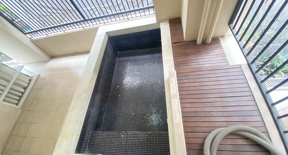 Condo en alquiler de 3 habitaciones en Watthana, Bangkok