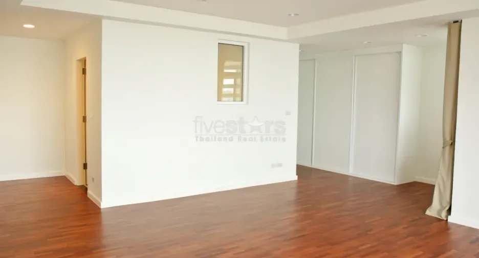 For rent 4 ベッドルーム condo in Watthana, Bangkok