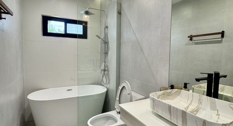 Haus zur Miete mit 3 Zimmer in Mueang Phuket, Phuket