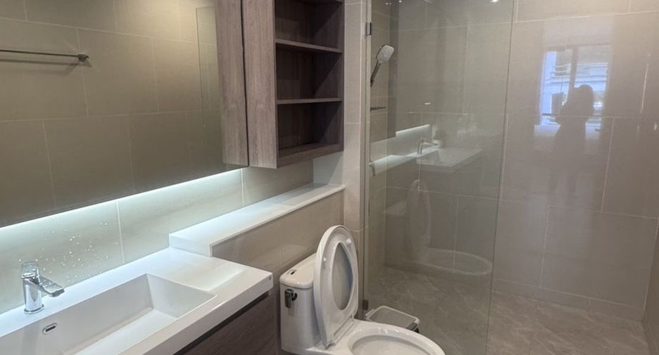 For rent 4 bedrooms apartment in Sathon, Bangkok