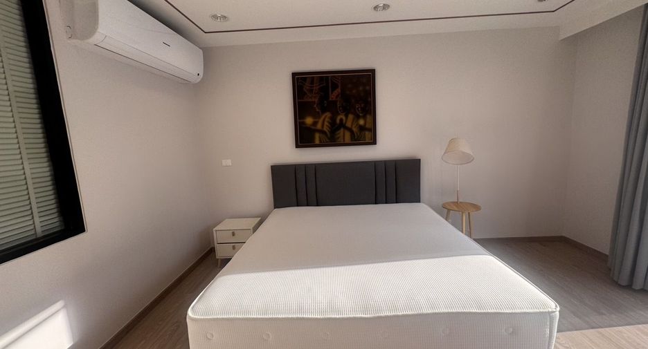 For rent 4 bedrooms apartment in Sathon, Bangkok