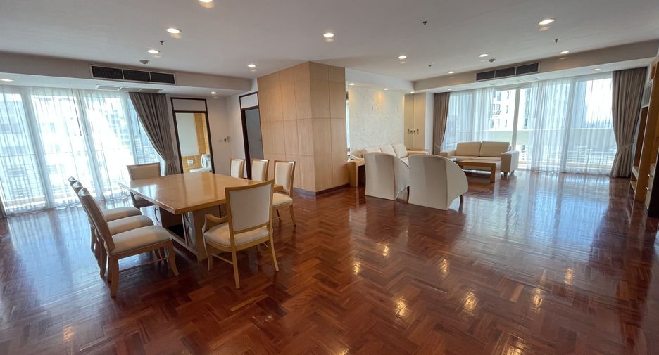 For rent 3 bedrooms apartment in Khlong Toei, Bangkok