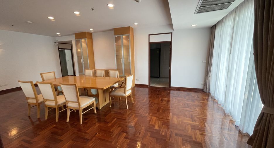 For rent 3 bedrooms apartment in Khlong Toei, Bangkok