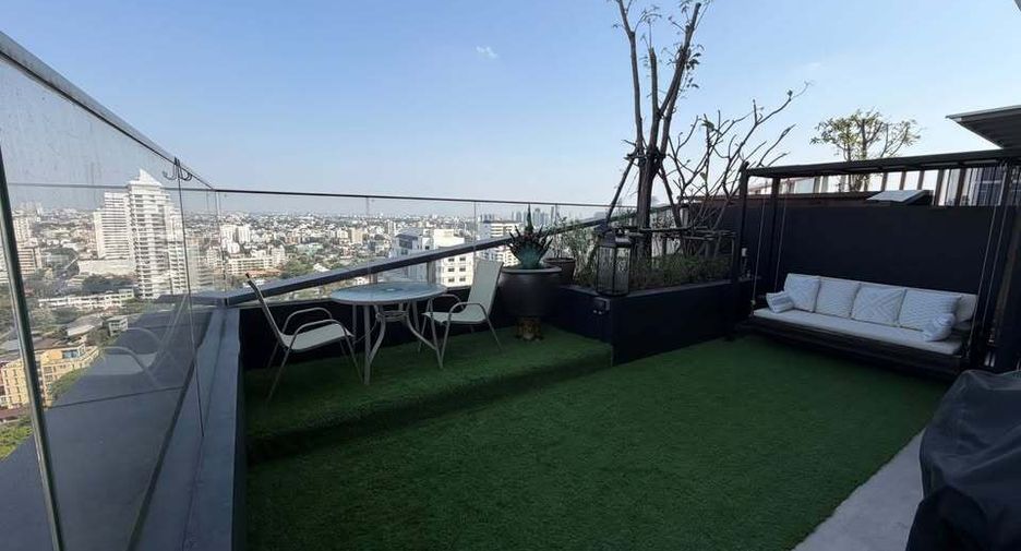 For rent 2 bedrooms condo in Watthana, Bangkok
