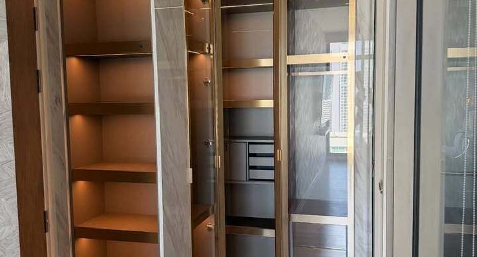 For rent 2 bedrooms condo in Watthana, Bangkok