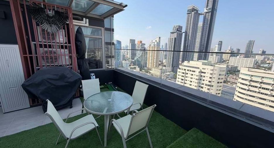 For rent 2 bedrooms condo in Watthana, Bangkok