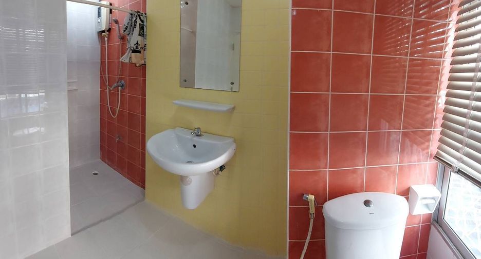 For rent 3 bedrooms townhouse in Suan Luang, Bangkok