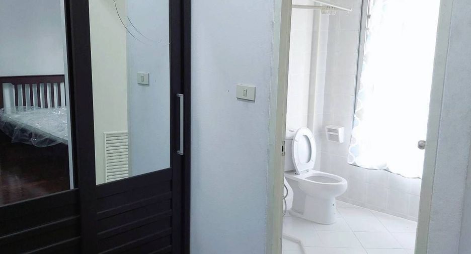 For rent 3 bedrooms townhouse in Suan Luang, Bangkok