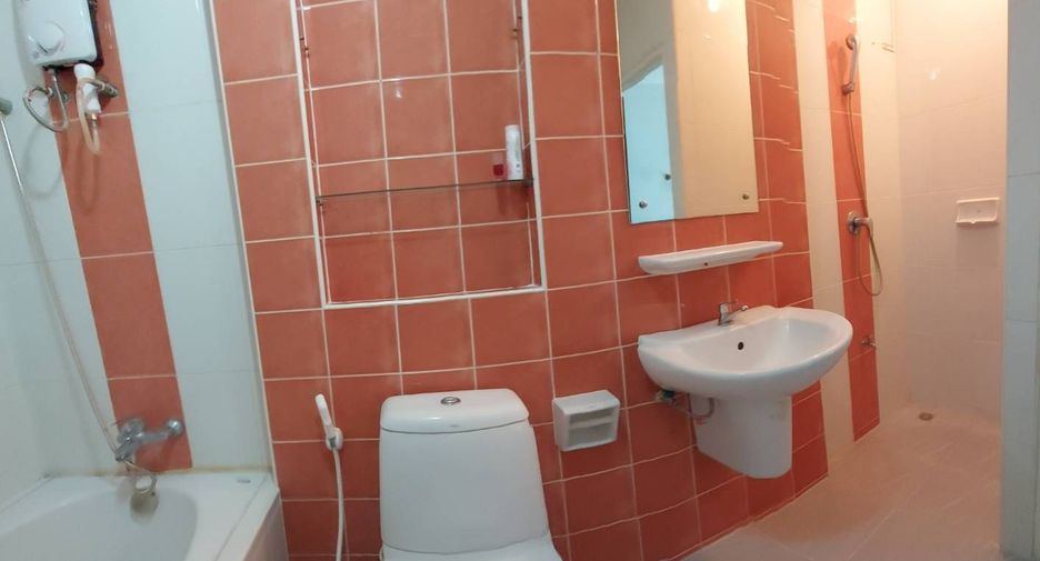 For rent 3 bedrooms townhouse in Suan Luang, Bangkok